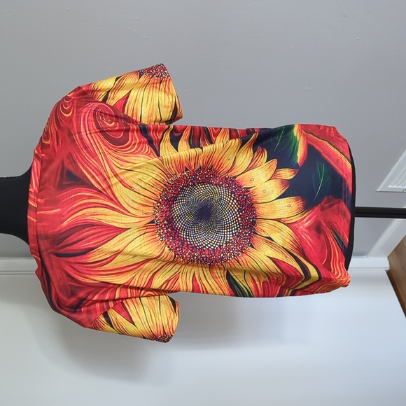 Vibrant Sunflower Print V-Neck Top - Picture 2 of 5